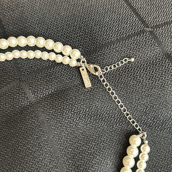 WHBM Dual strand pearl and rhinestone necklace - Picture 4 of 5